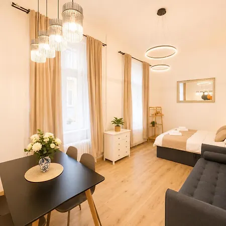 Brand New Luxury Heart Of Апартаменты